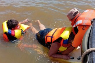 Operativo binacional permitió rescatar a tres adultos y un menor que naufragaron en el río Uruguay