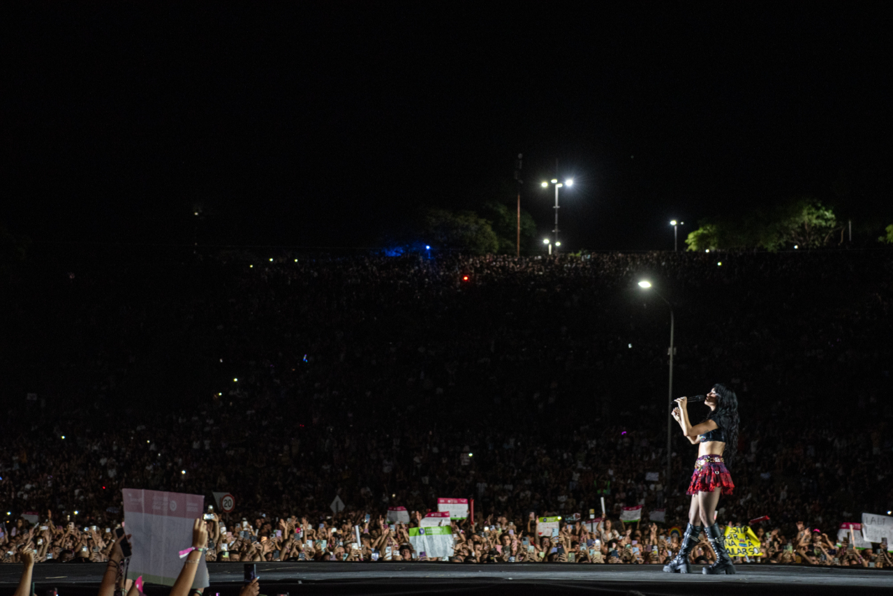 Lali y una multitud calculada en 120 mil personas marcaron un cierre histórico para la Fiesta Nacional del Mate - Noticias - Elentrerios.com