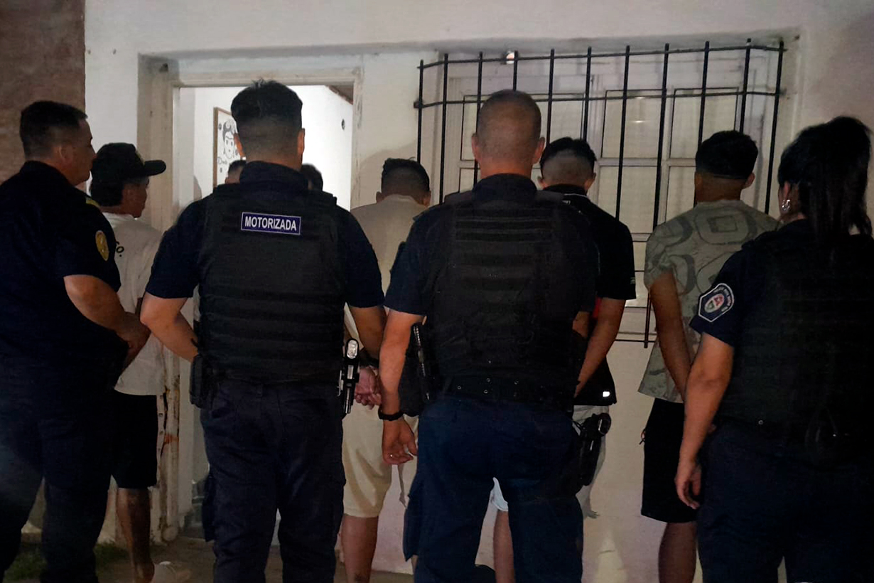 Policías de Entre Ríos detuvieron a prófugo por homicidio en Rosario y a otro que había amenazado a su madre - Noticias - Elentrerios.com