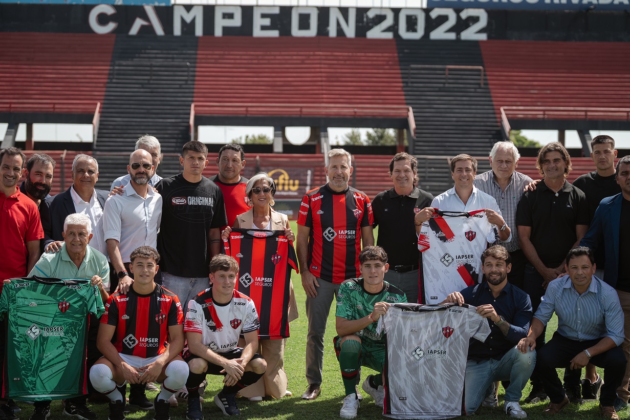 Con la presencia de Frigerio, Patronato presentó su plantel y su nueva camiseta - Noticias - Elentrerios.com