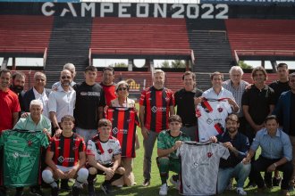 Con la presencia de Frigerio, Patronato presentó su plantel y su nueva camiseta