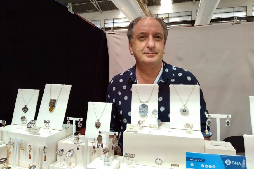 Orfebre en Colón: Gerardo Zelalia reside en CABA.