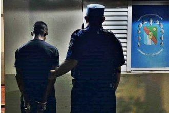 Detuvieron al ladrón que se &ldquo;especializó&rdquo; en bombas de agua. Estaba trepado a un muro a las 3 de la madrugada