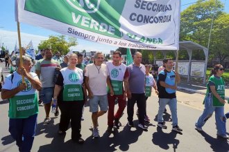 ATE protagonizó un &ldquo;abrazo simbólico&rdquo; al Masvernat en rechazo a la oferta salarial del gobierno. Críticas a UPCN