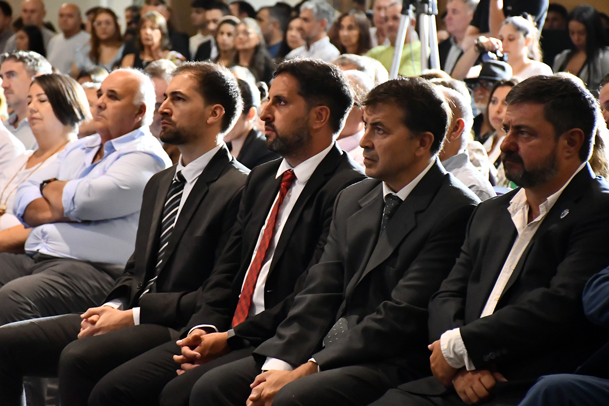 Ferreyra junto a otros miembros del gabinete.