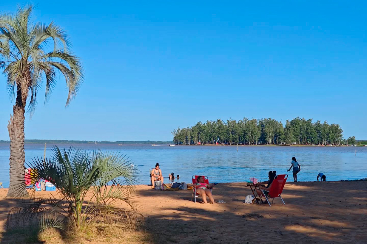 Camping Las Palmeras en el lago de Salto Grande.