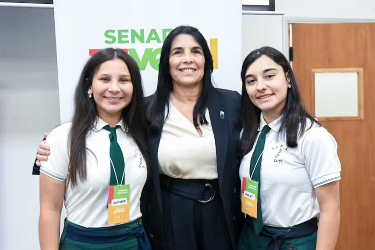 Antonella Martinez y Ashley Viollaz con Aluani