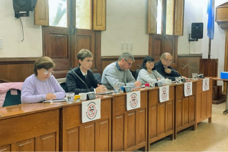&ldquo;Si hay recursos para tantas obras, ¿por qué no terminar las viviendas?&rdquo;, dice la oposición. Walser les había pedido que &ldquo;recapaciten&rdquo;