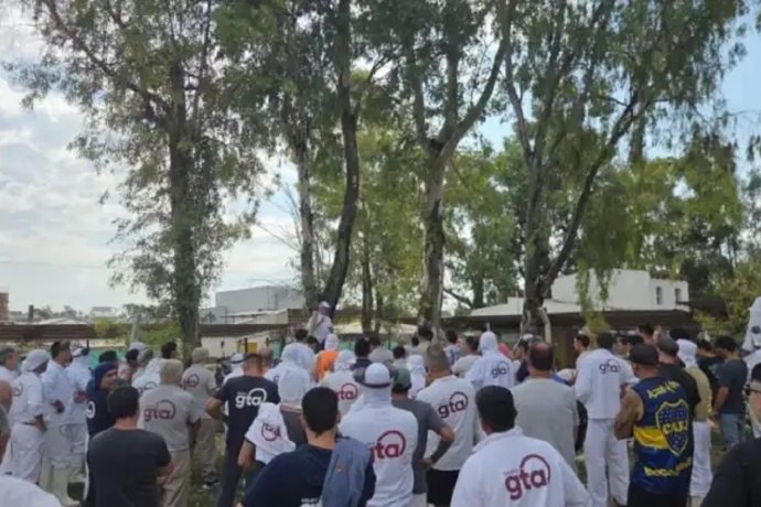 Granja Tres Arroyos continúa cerrada y los representantes gremiales no hablan con los empresarios hace 3 semanas: &ldquo;No tenemos novedades&rdquo;