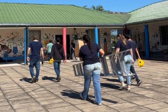 Estudiantes de escuela técnica instalaron equipos de aire acondicionado en otro establecimiento