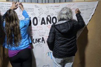 Marcha, vigilia, bordado colectivo y pintura de un pañuelo, a 50 años del golpe de Estado