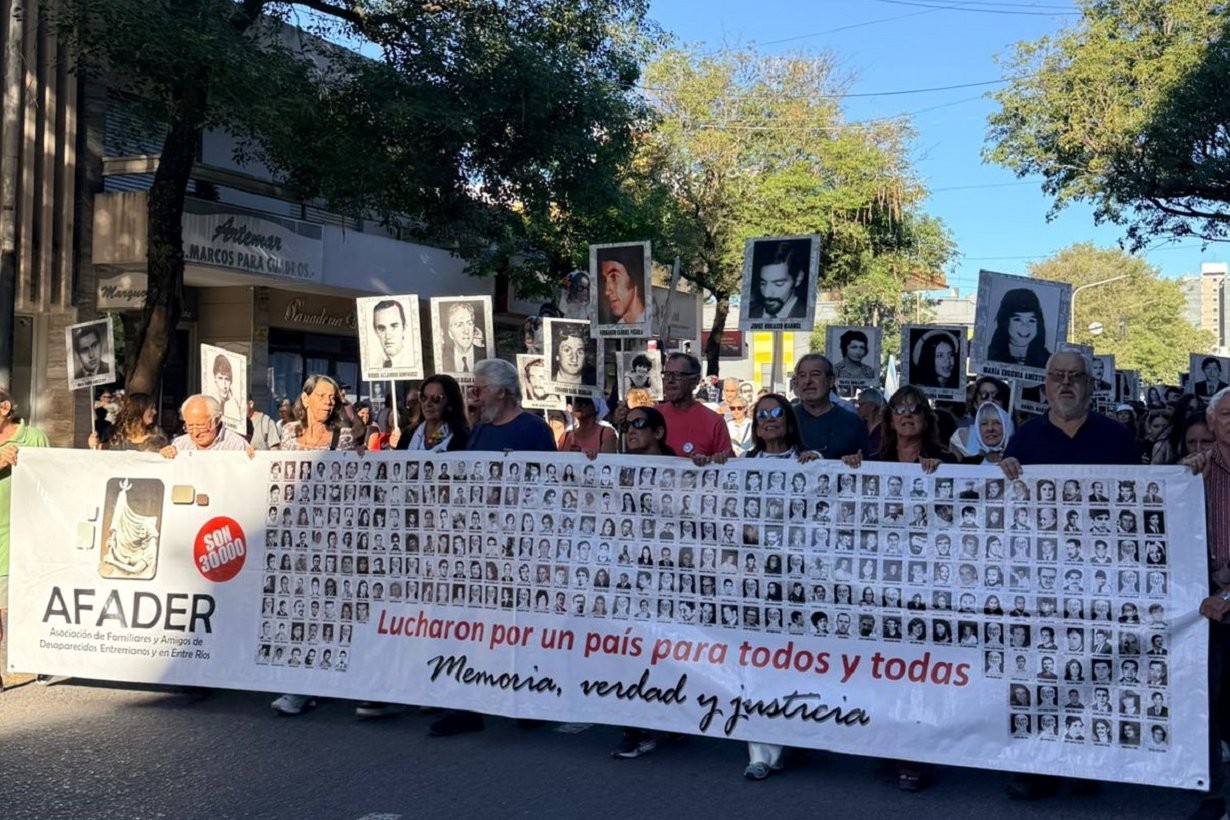 Marcha en Paraná.
