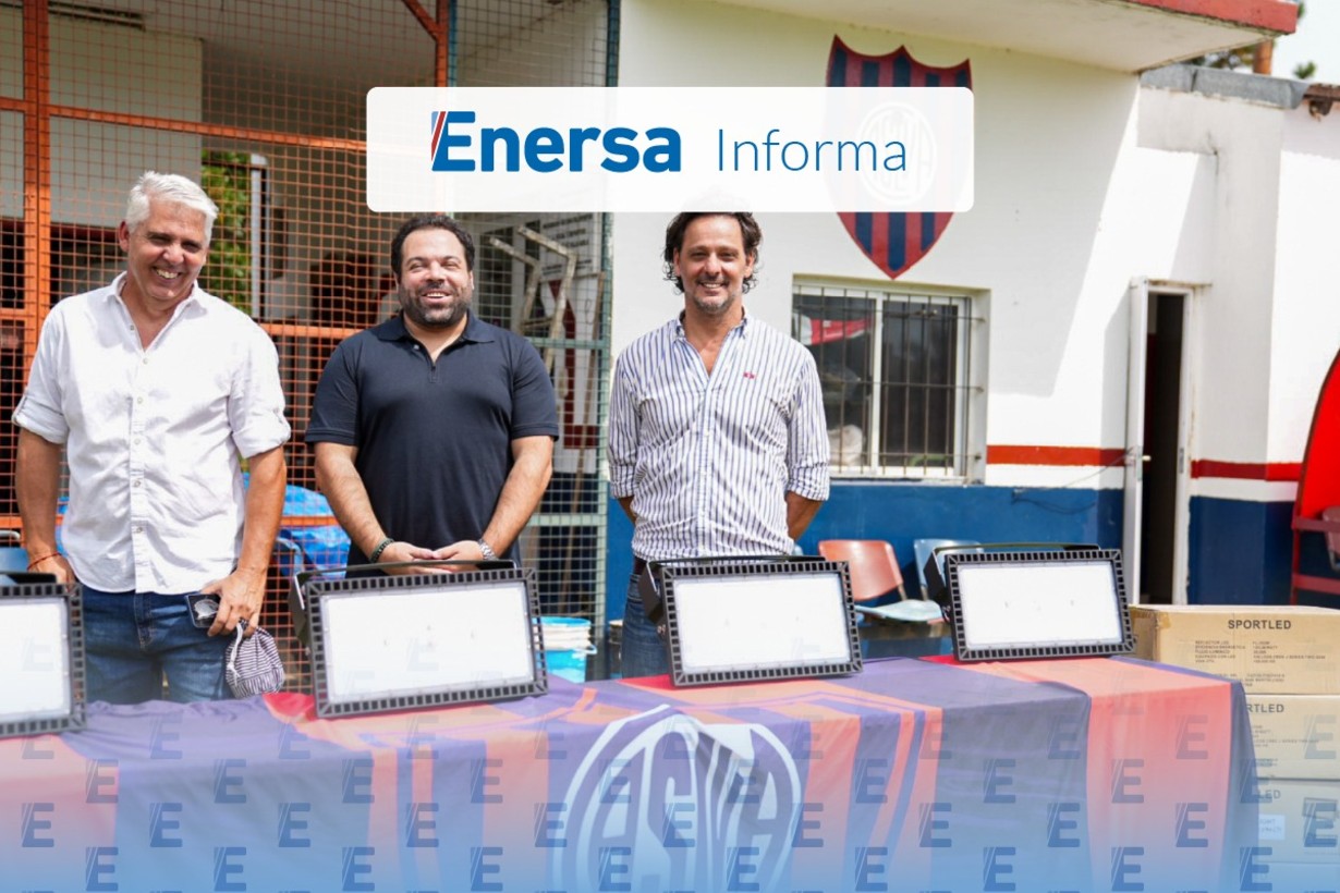 Para mejorar el uso de su cancha, Enersa entregó luminarias a un club de Concordia - Noticias - Elentrerios.com