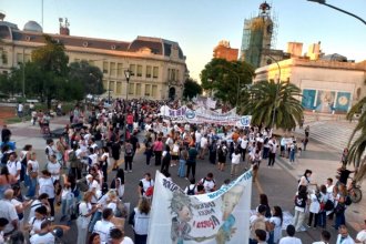 Con una masiva marcha, docentes reclamaron la apertura de paritarias y se manifestaron contra la reforma previsional