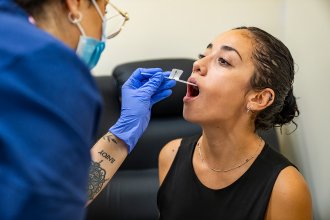 Suman el hisopado bucal como método alternativo para el registro de donantes de médula ósea