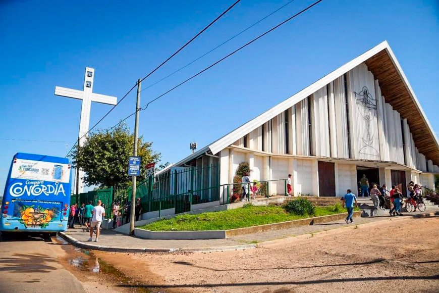 Pasaje por la parroquia Nuestra Señora del Valle.