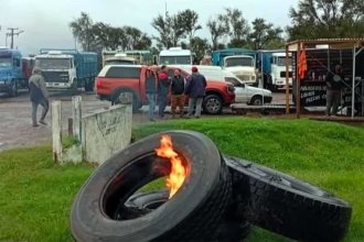 Transportistas de granos protestan a la vera de las rutas en reclamo de una suba de tarifas