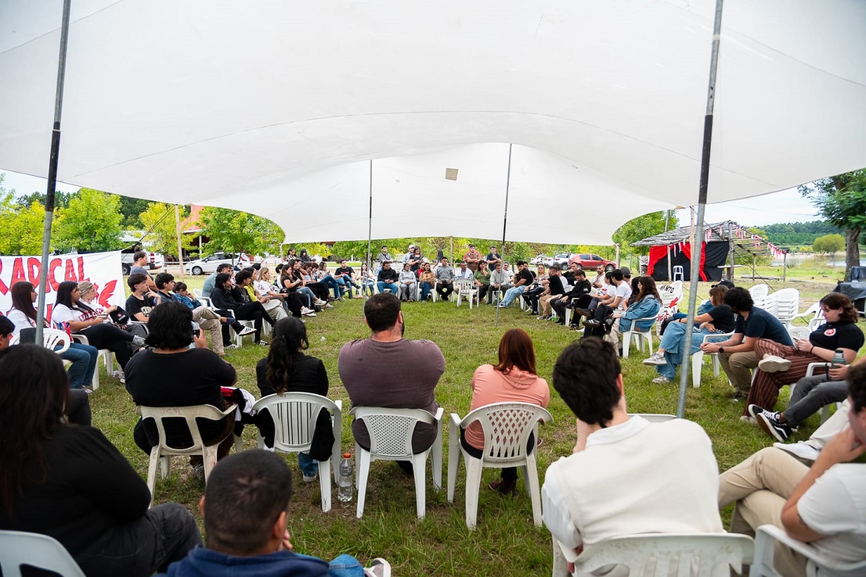 Con la presencia de Azcué, realizaron en Concordia el Campamento Provincial de la Juventud Radical - Noticias - Elentrerios.com