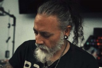 De la costa del Uruguay al mundo. El tatuador que pasó por Londres y Barcelona y hoy vive en Cracovia. Es referente internacional