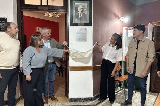 En el lanzamiento del programa, destacaron labor filosófica de Alejo Peyret y colocaron una placa con su nombre en el registro civil