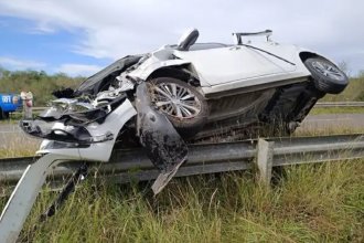Conductora despistó su auto en la RN14 y terminó arriba del guardarrail