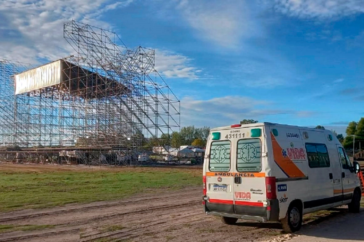 Así montan el escenario para La Renga.