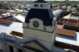 Tras conflicto judicial y ajustes técnicos, vuelve a sonar emblemático reloj campanario de una universidad