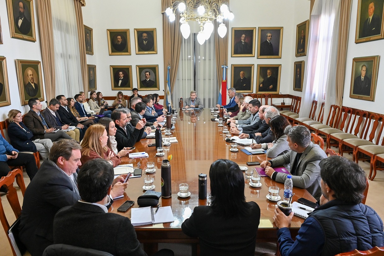 Qué temas de la gestión se abordaron durante la nueva reunión del gabinete provincial - Noticias - Elentrerios.com