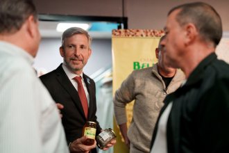 Frigerio destacó la exportación entrerriana de miel con arancel 0% a Europa, la necesidad de agregarle valor y aumentar el consumo interno