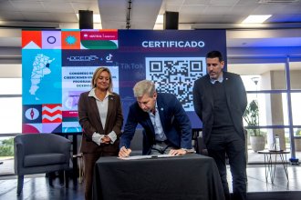 Frigerio pidió articular la tecnología con la escucha activa para cuidar a niños y jóvenes