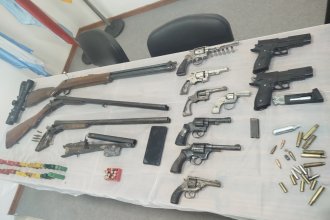 Mensaje anónimo vía WhatsApp permitió desbaratar un arsenal clandestino y secuestrar droga