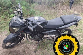 Sorpresa para una familia a la vera de un arroyo: encontraron bajo el agua una moto de alta cilindrada que había sido robada en San José