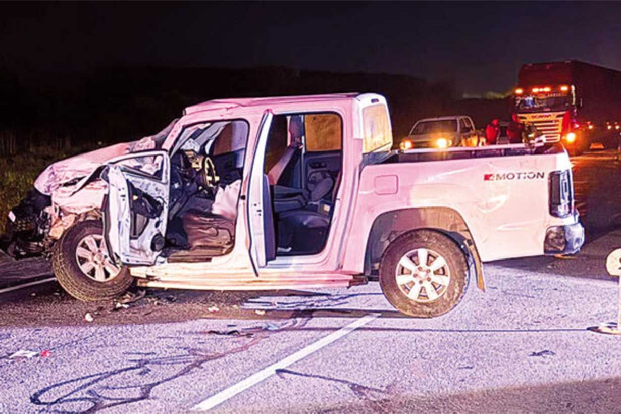 Siniestro vial en ruta uruguaya: dos argentinos sufrieron heridas de gravedad tras chocar contra un camión - Noticias - Elentrerios.com