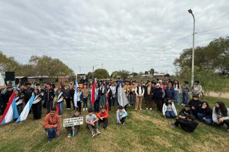 Llegó el tractor y el pueblo fue una fiesta