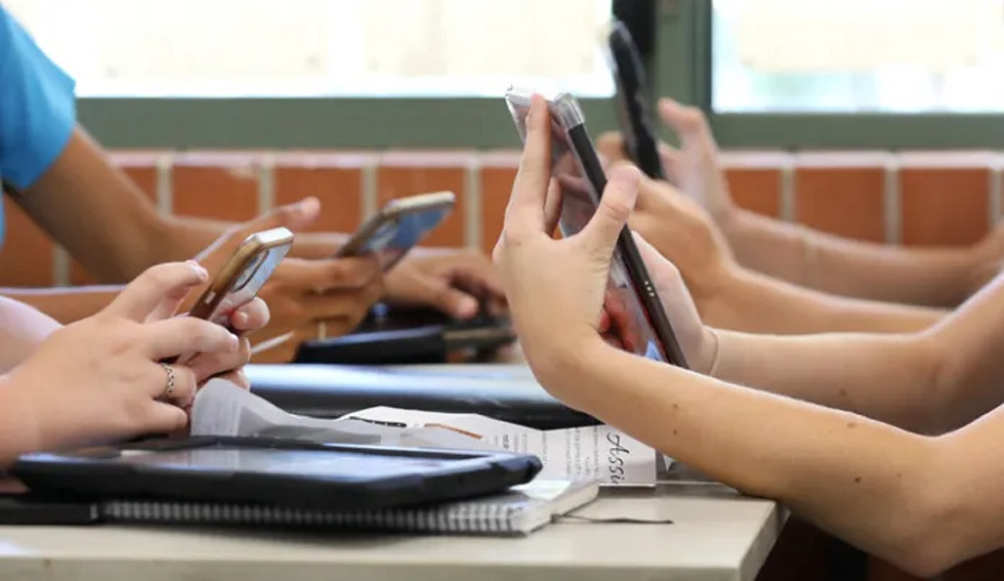 Los detalles del proyecto que busca prohibir por ley el uso de celulares en escuelas entrerrianas - Noticias - Elentrerios.com
