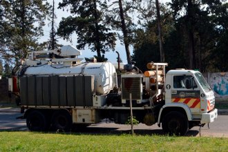 Un desobstructor resolvería temporalmente el problema de los baños para que vuelvan las clases en la Agrotécnica San Martín