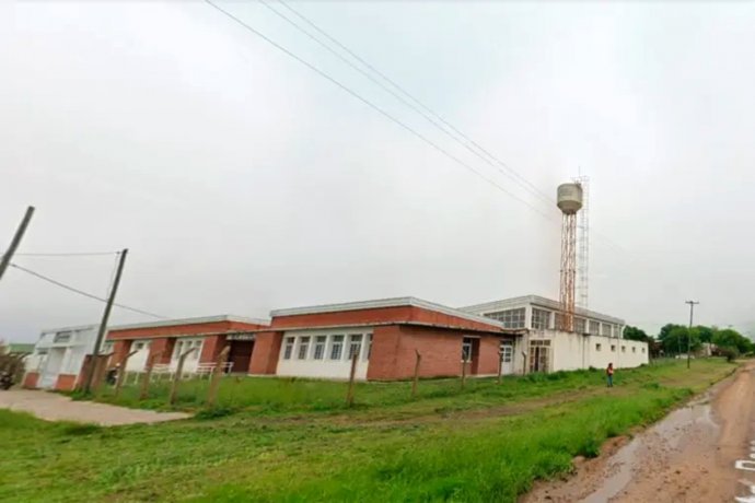 Estudiante perdió la vida al caer desde el tanque de agua de una escuela e investigan las circunstancias