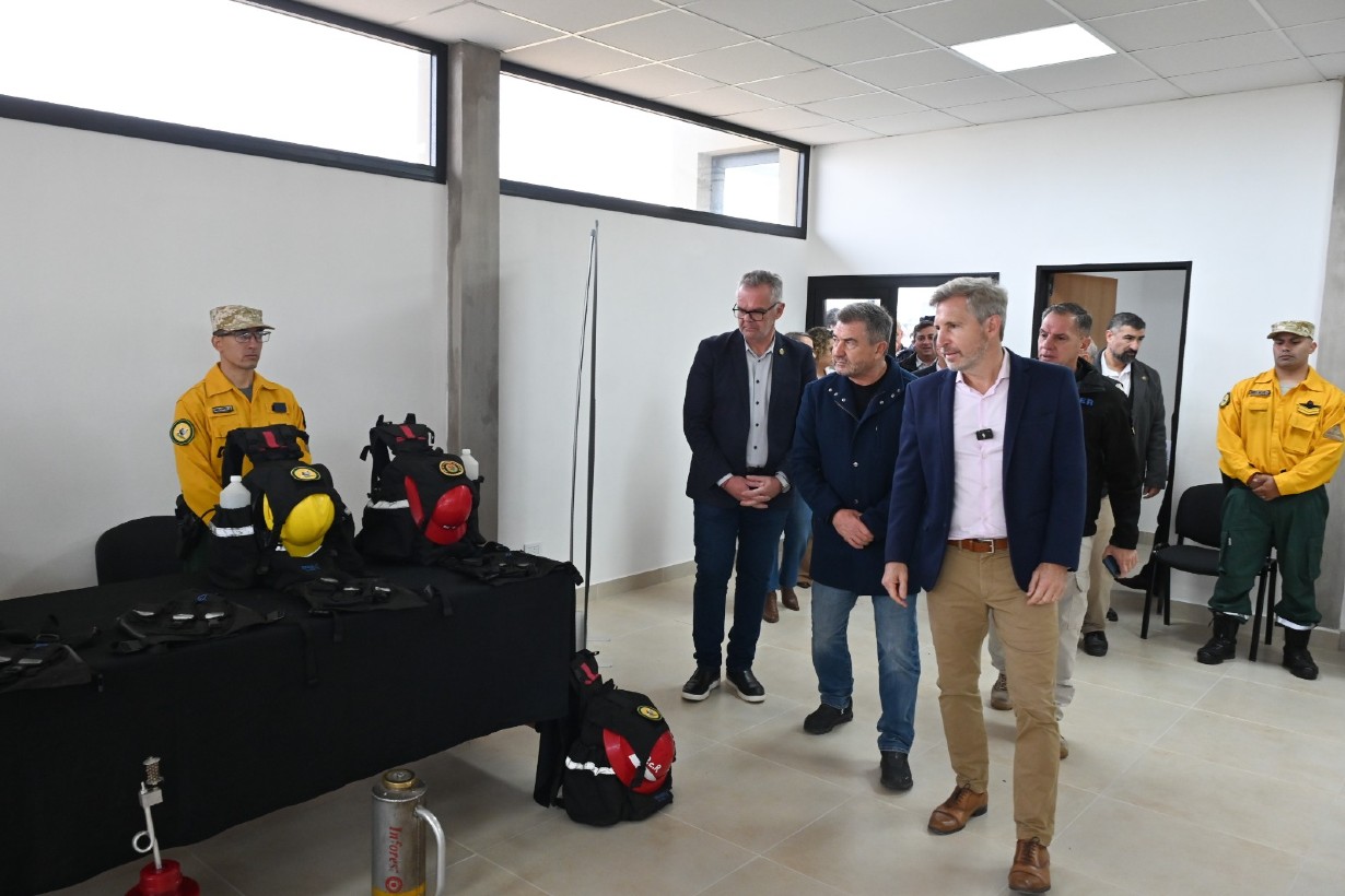 Frigerio entregó financiamiento al municipio de Victoria e inauguró la brigada forestal - Noticias - Elentrerios.com