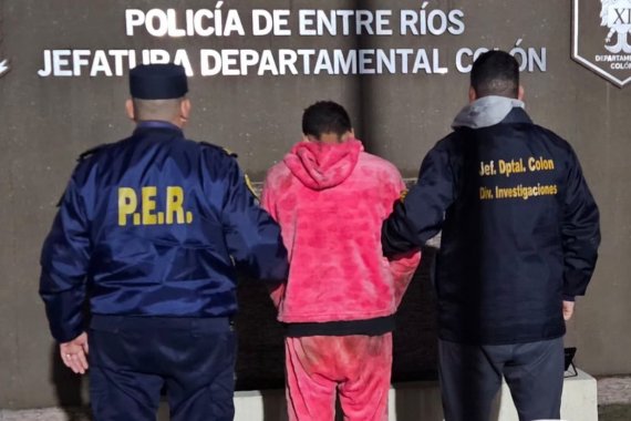Cortó la tobillera, se fugó de la domiciliaria y fue hallado junto a la denunciante y dos nenes en un asentamiento
