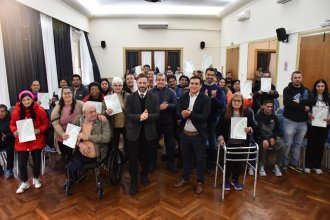 Regularización dominial: 29 familias concordienses recibieron las escrituras de su vivienda