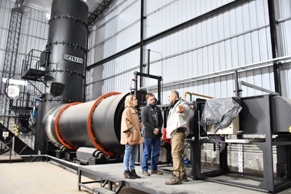 &ldquo;Estado facilitador&rdquo;: Azcué visitó una empresa que abrirá en el Parque Industrial
