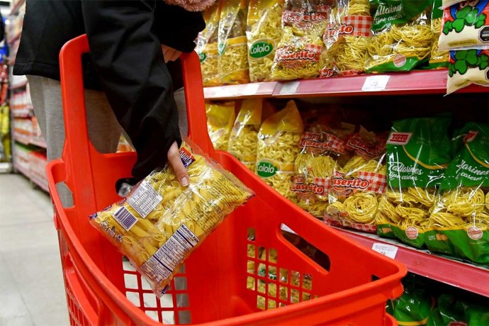 Brecha de precios. Argentina se vuelve más cara y hay productos más baratos del lado uruguayo