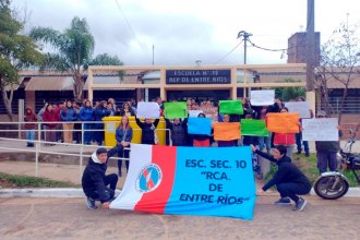 Hubo un &ldquo;abrazo solidario&rdquo; al a escuela que pide por personal y solución a otros problemas