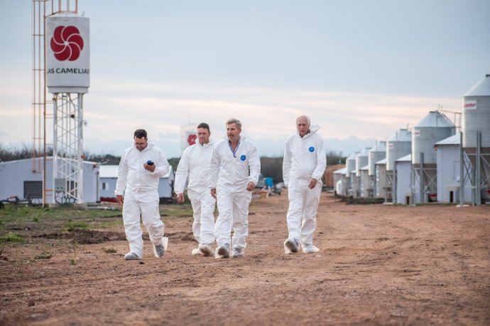 Frigerio recorrió la planta avícola Las Camelias en Villaguay