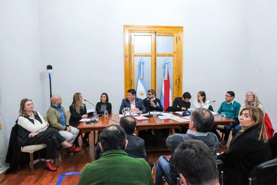 Crítica de gremios docentes al proyecto original. &ldquo;Invisibiliza el deterioro salarial&rdquo; y &ldquo;carece de perspectiva de género&rdquo;, dijeron a los senadores