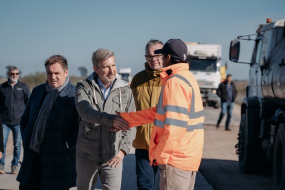 En el departamento Islas del Ibicuy, Frigerio recorrió obras de infraestructura y viviendas