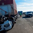 Violento choque entre un camión y una máquina vial interrumpió el tránsito en una mano de la RN14