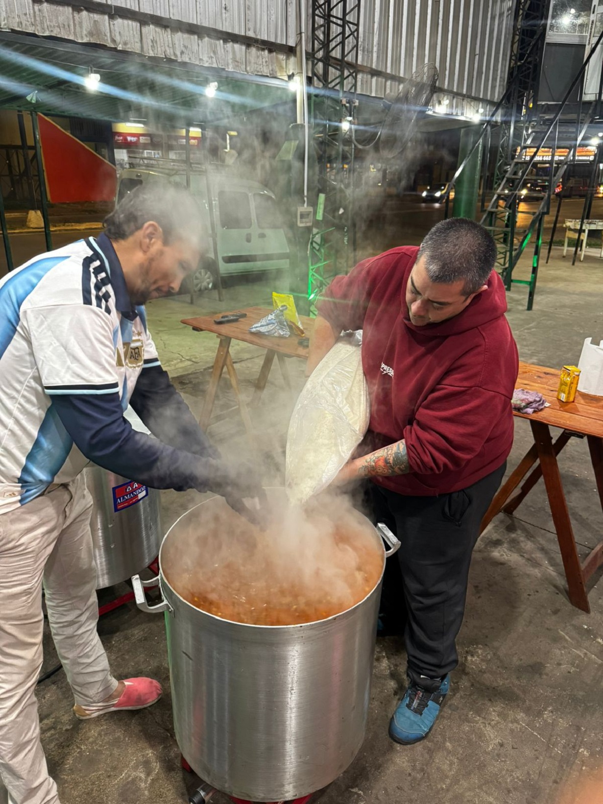 "Cuando la solidaridad se convierte en la verdadera campeona". Vecinos ofrecieron un plato de comida y un corte de pelo - Noticias - Elentrerios.com