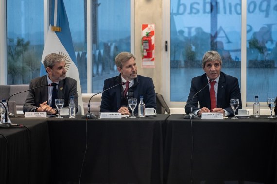 "Estamos en condiciones de escribir el próximo capítulo del pacto fiscal", afirmó Frigerio junto a Caputo