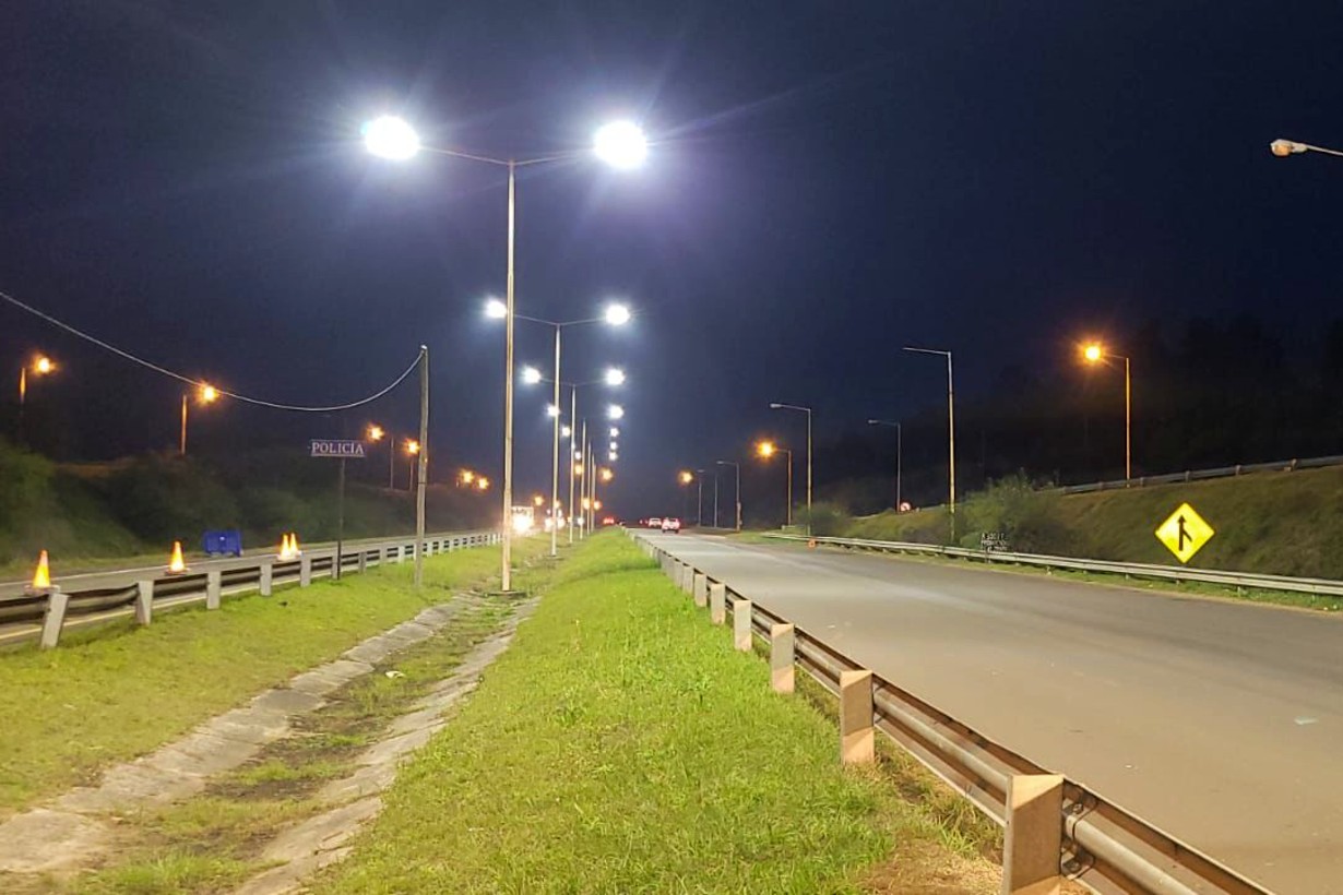 Vuelven a encenderse puntos críticos: recuperan la iluminación en cruces estratégicos de la ruta 14 - Noticias - Elentrerios.com